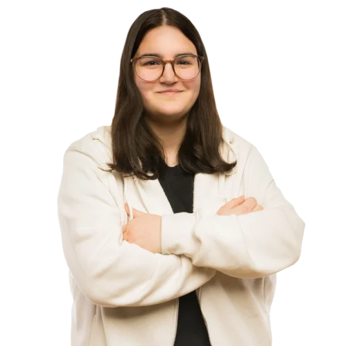 Eine Schülerin die die Arme verschränkt.